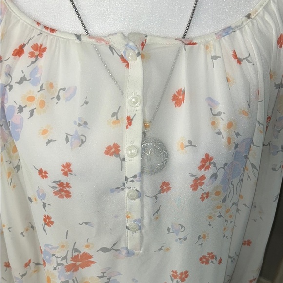 LC Lauren Conrad White Flutter Sleeve Blouse - Picture 2 of 9